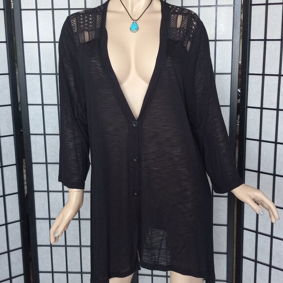 Stay Cozy & Classy: NWT Cable & Gauge 2X Black Textured Long Cardigan with Lace - Picture 7 of 10
